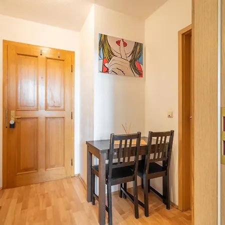 Apartment Gemuetliche Dachgeschosswohnung -waldstrassenviertel *