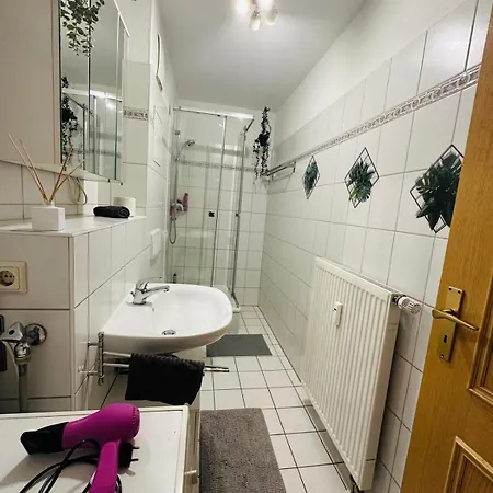 Gemuetliche Dachgeschosswohnung -waldstrassenviertel Daire *