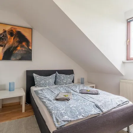 Gemuetliche Dachgeschosswohnung -waldstrassenviertel Appartement