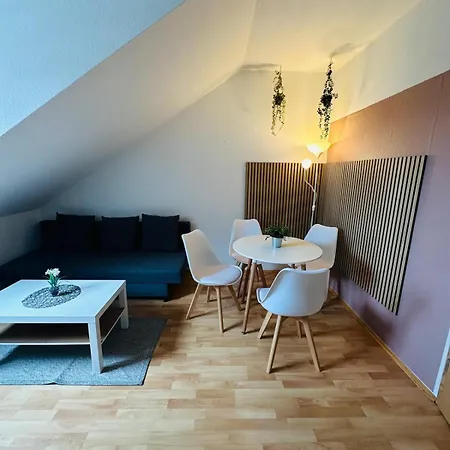 Gemuetliche Dachgeschosswohnung -waldstrassenviertel *