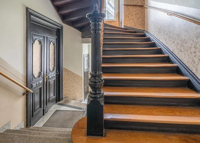 Gemuetliche Dachgeschosswohnung -waldstrassenviertel Апартаменты Лейпциг
