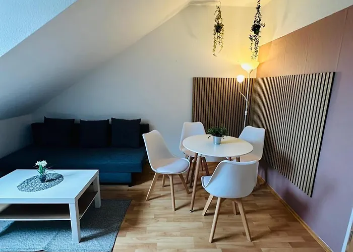 Gemuetliche Dachgeschosswohnung -waldstrassenviertel *